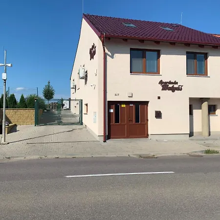 Apartman Matyas Drnholec Exterior photo
